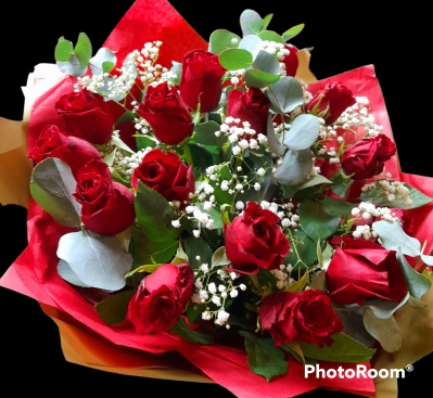 15 red roses