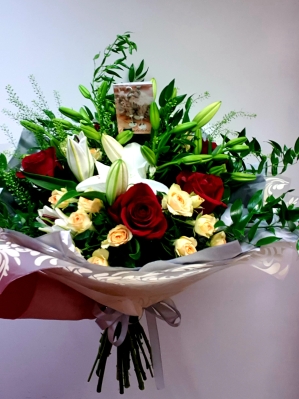Lilies and roses bouquet