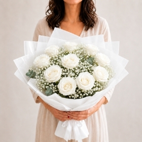 10 white roses with gipsofilija