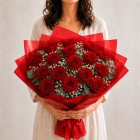 15 red roses with gipsofilija