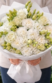 Elegant white carnations and lisianthus bouquet