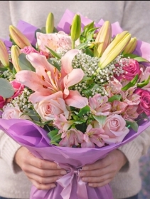 Luxury pink roses and lilies bouquet