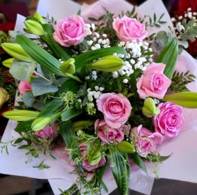 Pink roses and lilies